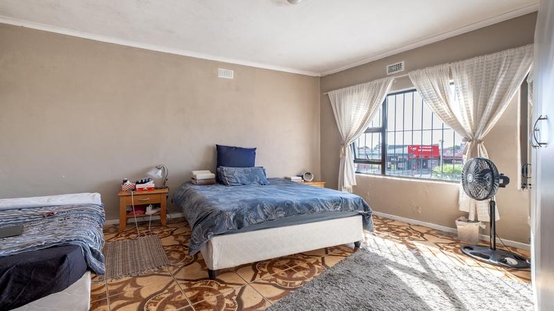 6 Bedroom Property for Sale in Kensington Western Cape